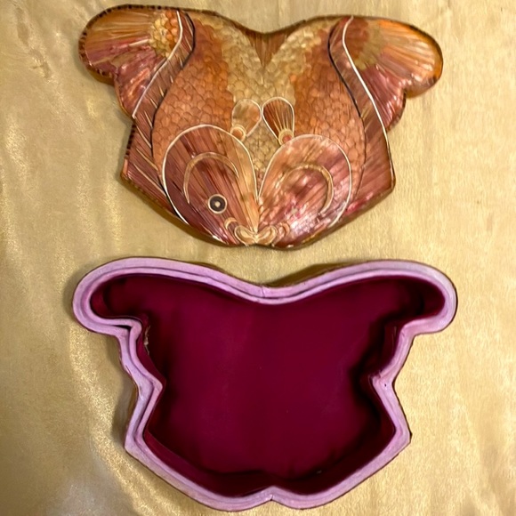 Twin coy fish box - Picture 2 of 3